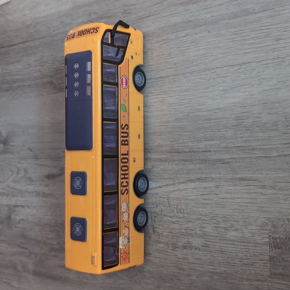 Remote Control School Bus Toy - Yellow - Picture 2 of 4